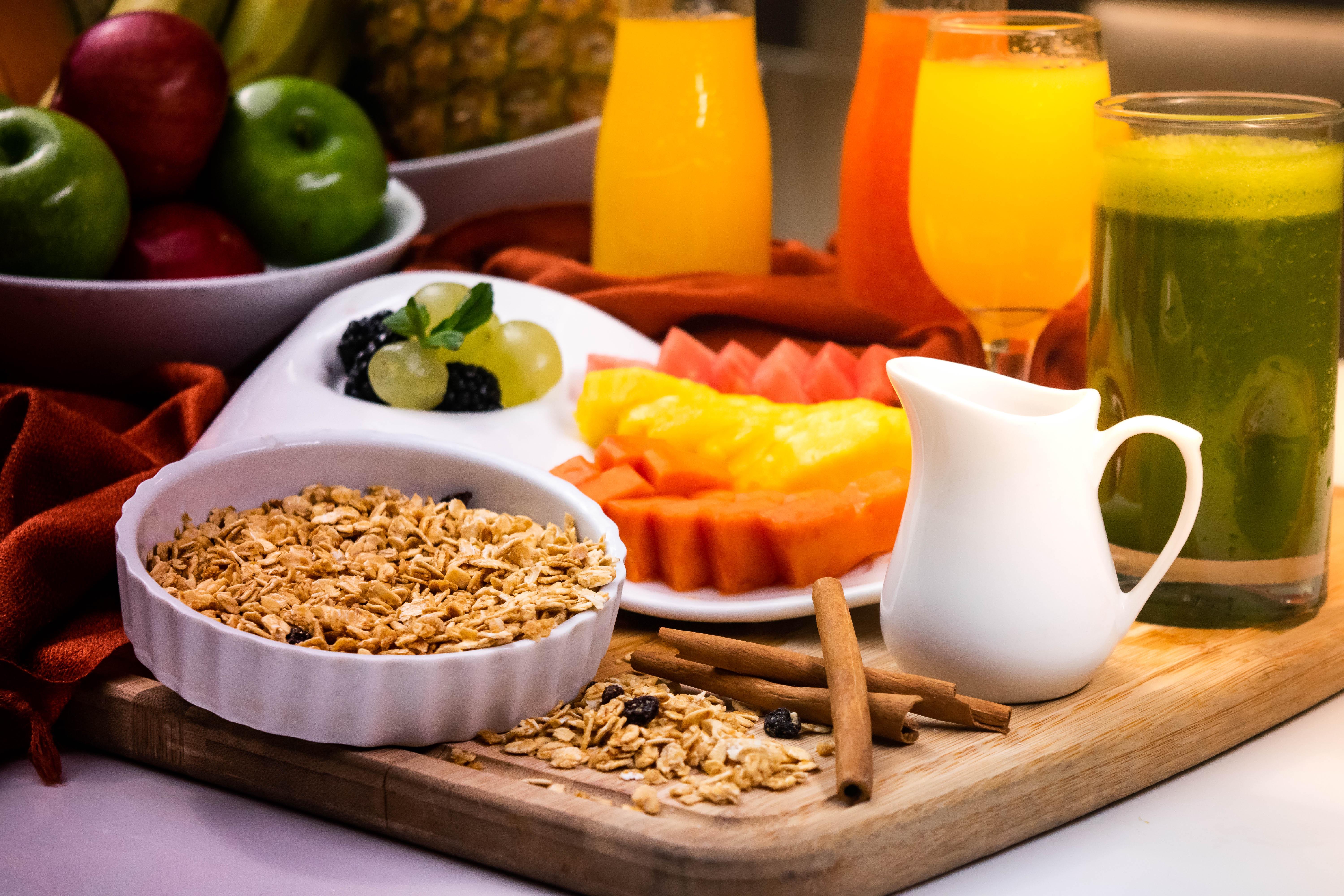 Hotel Clarion Suites Guatemala Exterior foto Healthy breakfast