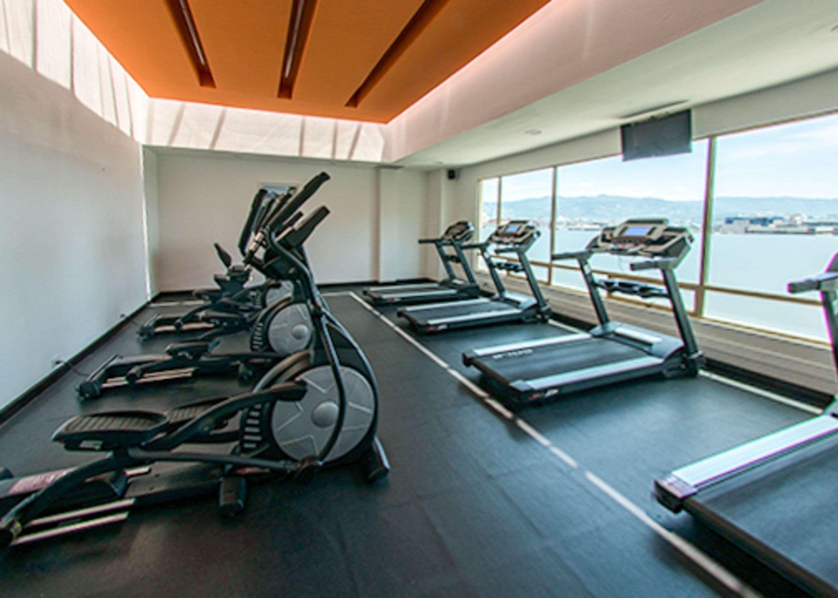 Hotel Clarion Suites Guatemala Exterior foto The gym at the hotel