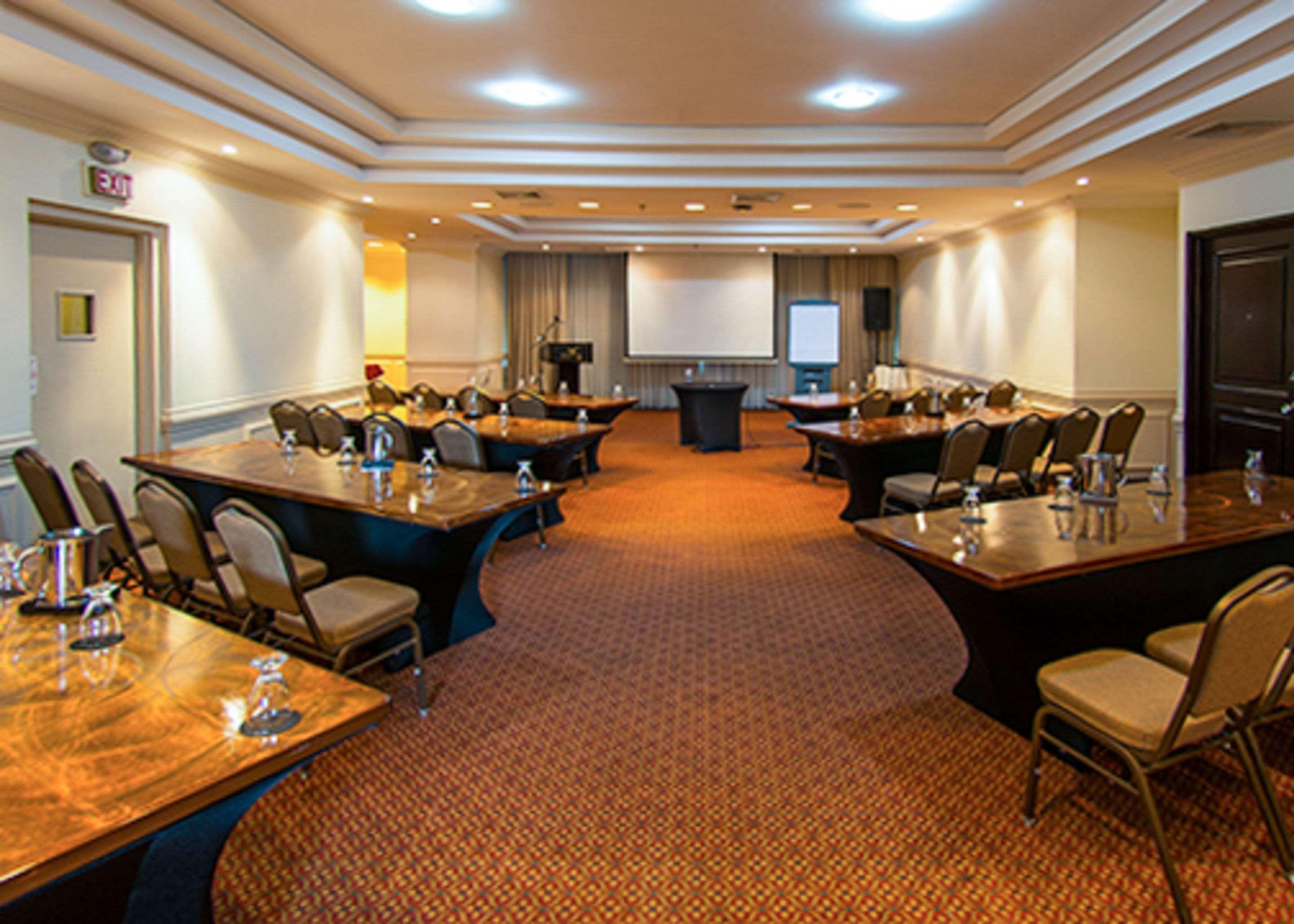 Hotel Clarion Suites Guatemala Exterior foto Meeting room