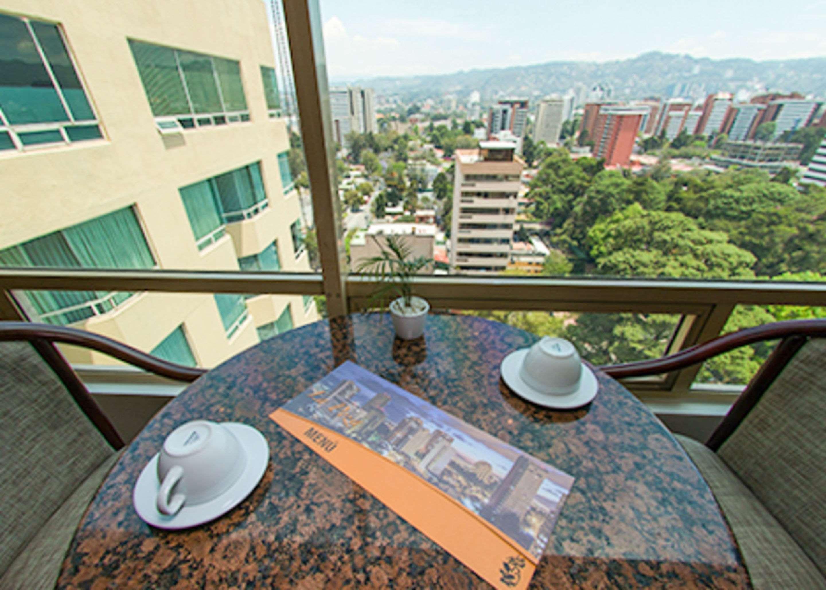 Hotel Clarion Suites Guatemala Exterior foto A view from a balcony